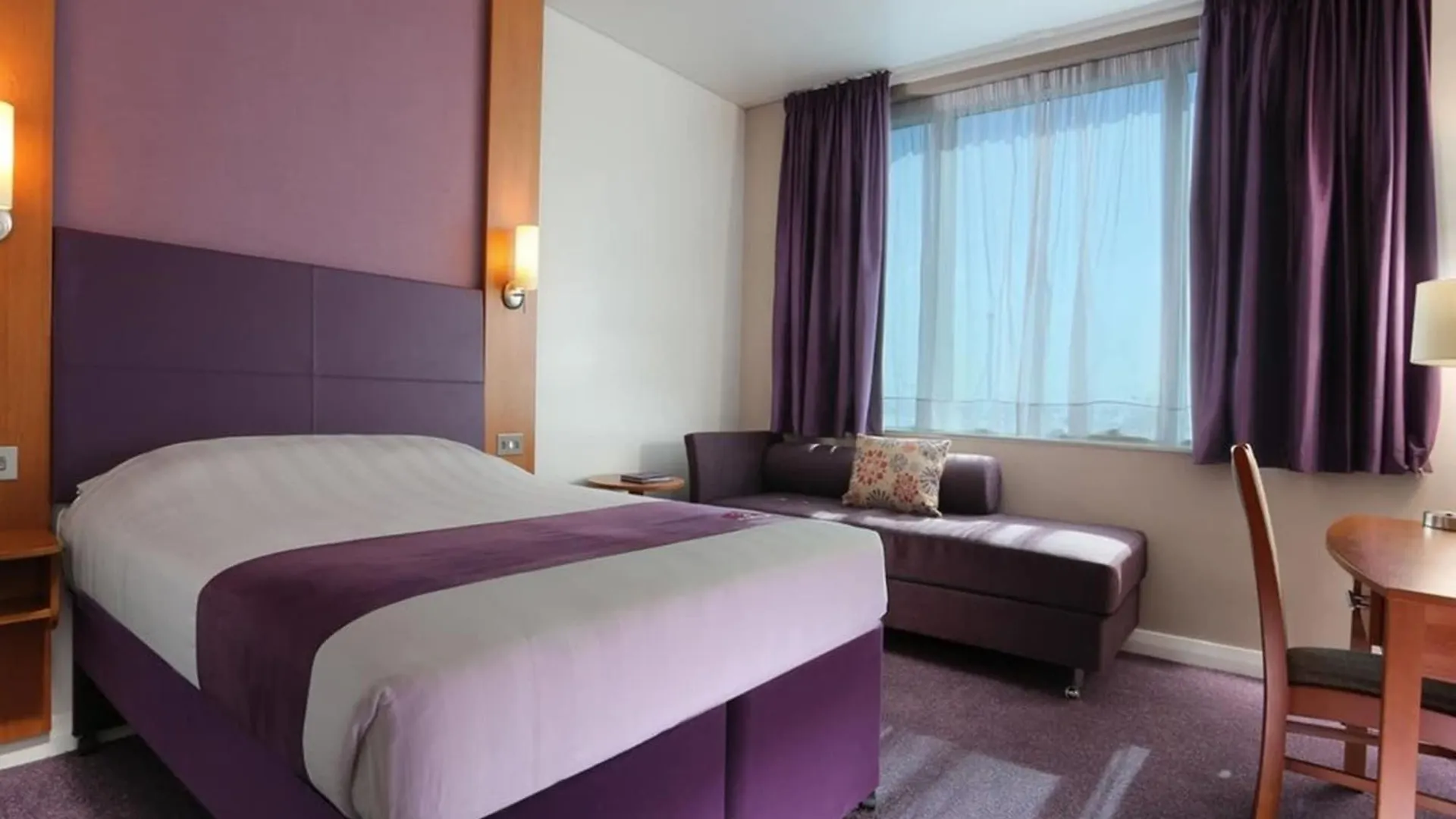 Premier Inn Dubai International Airport 3*,  Émirats arabes unis