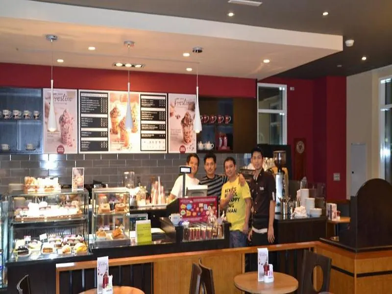 Premier Inn Dubai International Airport 3*,